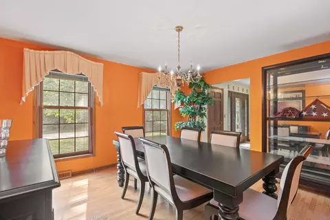 Dining - 555 Basil Rd, Lake Bluff, IL 60044 photo 1 of 4
