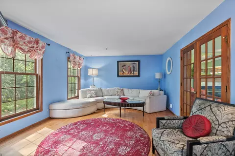Living - 555 Basil Rd, Lake Bluff, IL 60044 photo 2 of 3