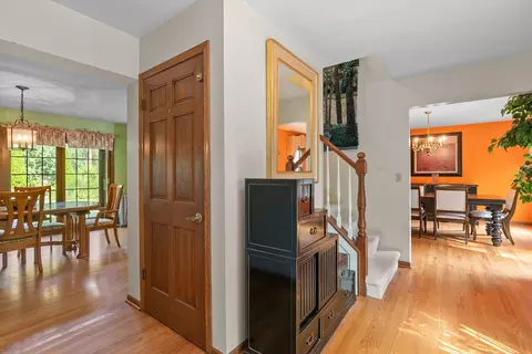 Entry Way - 555 Basil Rd, Lake Bluff, IL 60044 photo 2 of 2