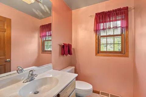 Bath - 555 Basil Rd, Lake Bluff, IL 60044 photo 1 of 4