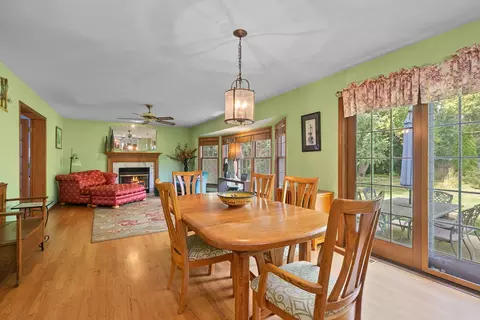 Dining - 555 Basil Rd, Lake Bluff, IL 60044 photo 4 of 4