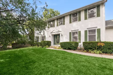 Exterior - 555 Basil Rd, Lake Bluff, IL 60044 photo 2 of 5