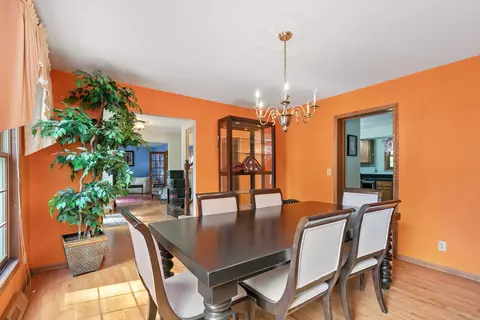 Dining - 555 Basil Rd, Lake Bluff, IL 60044 photo 2 of 4