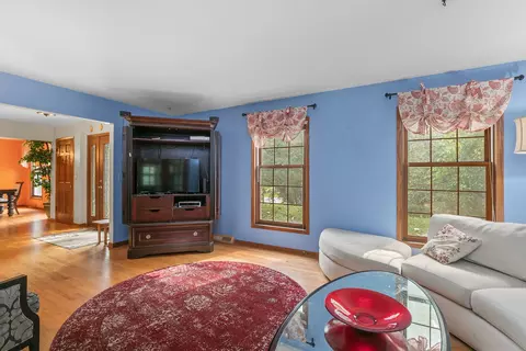 Living - 555 Basil Rd, Lake Bluff, IL 60044 photo 1 of 3