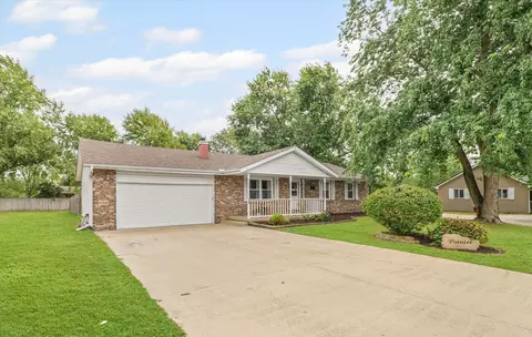 28 Crestview Ct, Fisher, IL 61843