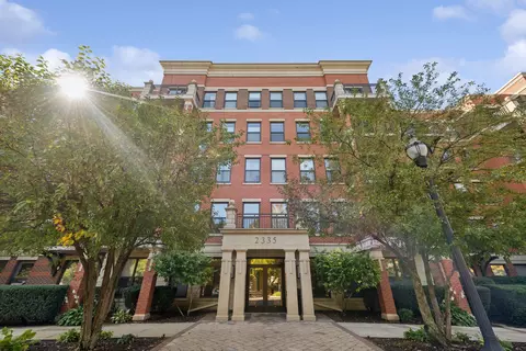 2335 W Belle Plaine Ave #205, Chicago, IL 60618