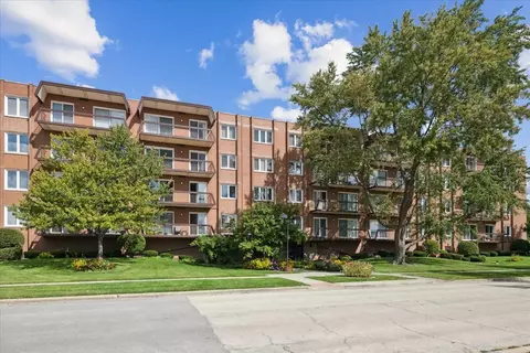 8100 W Foster Ln #410, Niles, IL 60714