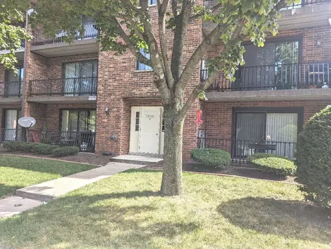 10501 S Highland Ave #305C, Worth, IL 60482