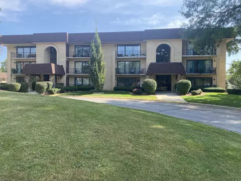 7715 Sussex Creek Dr #1D, Darien, IL 60561