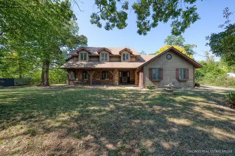 1102 S Oplaine Rd, Gurnee, IL 60031