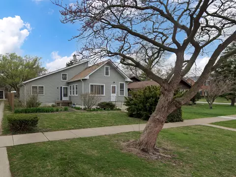 206 S Adams St, Westmont, IL 60559