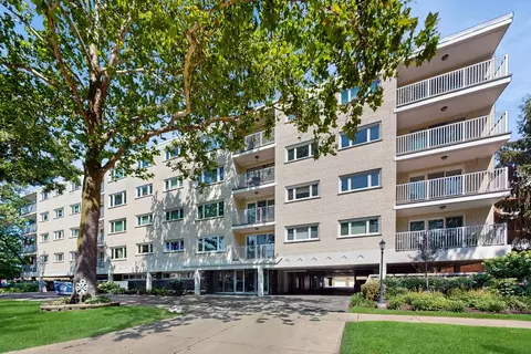 1535 Forest Ave #301, River Forest, IL 60305