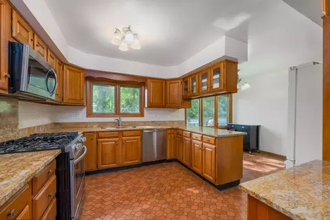 900 Ruth Dr, Elgin, IL 60123 photo 6