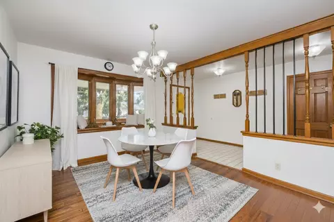 900 Ruth Dr, Elgin, IL 60123 photo 8