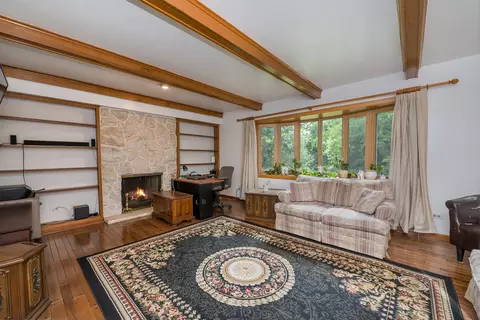 900 Ruth Dr, Elgin, IL 60123 photo 4