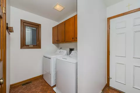 900 Ruth Dr, Elgin, IL 60123 photo 18