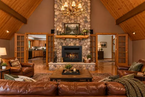 Living - 1522 E State Route 71, Ottawa, IL 61350 photo 3 of 7