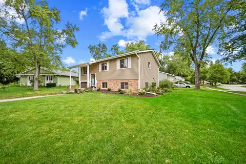 764 Lancaster Ct, Crystal Lake, IL 60014