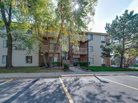 720 Prescott Dr #209, Roselle, IL 60172