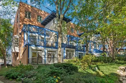 23 N Racine Ave #405, Chicago, IL 60607
