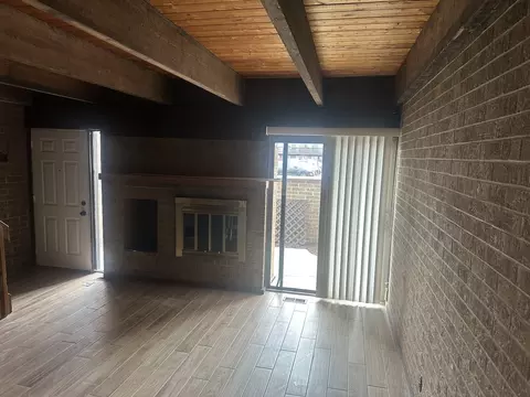 704 Kenneth Cir, Elgin, IL 60120 photo 3