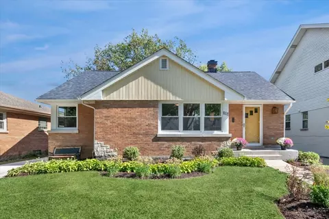 617 S Madison Ave, La Grange, IL 60525