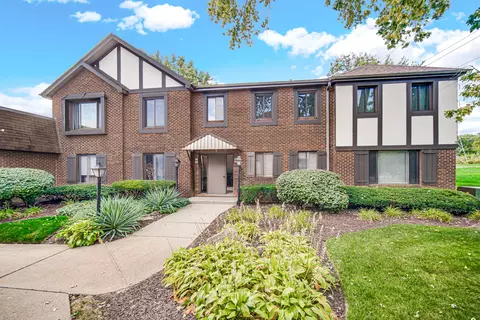 82 Parliament Dr #118, Palos Heights, IL 60463