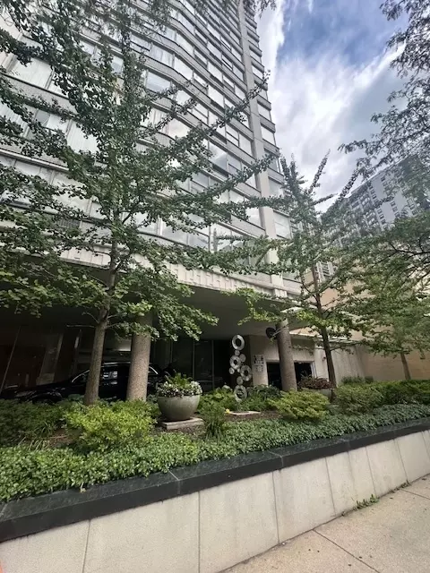 5757 N Sheridan Rd #18J, Chicago, IL 60660