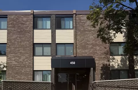 450 Raintree Ct #2B, Glen Ellyn, IL 60137