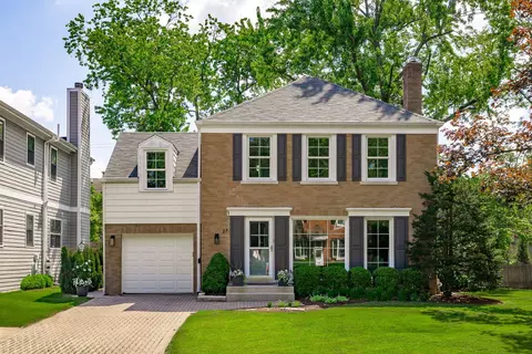 27 Iroquois Dr, Clarendon Hills, IL 60514