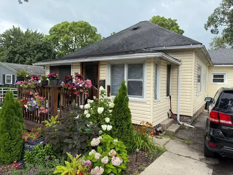 345 Rosewood Ave, Aurora, IL 60505