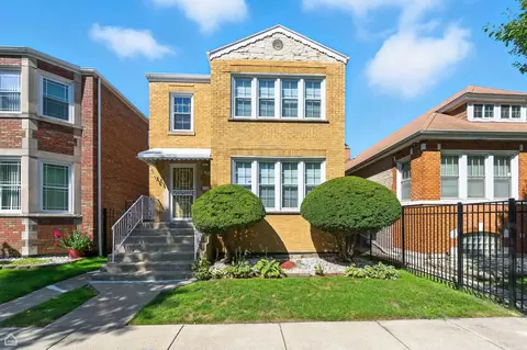 8424 S Essex Ave, Chicago, IL 60617