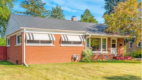 819 S Fulton Ave, Waukegan, IL 60085