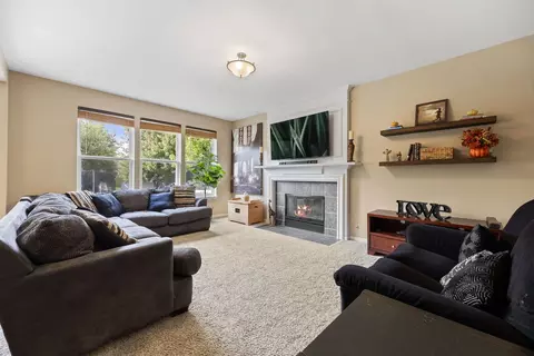 Living - 2915 Spinnaker Dr, Aurora, IL 60503 photo 2 of 2
