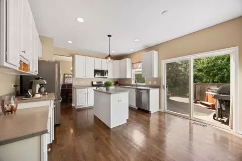 Kitchen - 2915 Spinnaker Dr, Aurora, IL 60503 photo 1 of 2