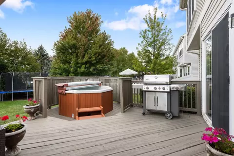 Exterior - 2915 Spinnaker Dr, Aurora, IL 60503 photo 3 of 5