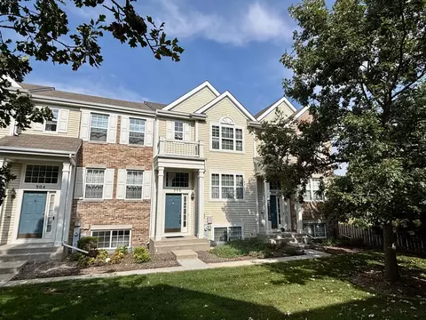 906 Clover Ln #906, Pingree Grove, IL 60140