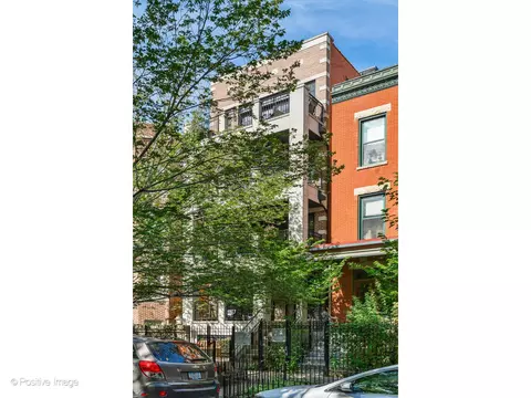 862 W Roscoe St #1, Chicago, IL 60657