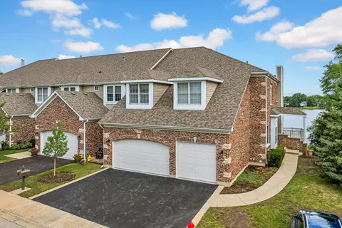1020 W Bogey Ln, Palatine, IL 60067