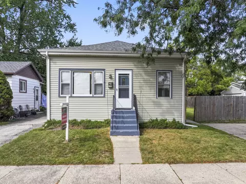 1038 Indiana Ave, Waukegan, IL 60085
