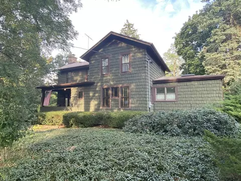 216 N Batavia Ave, Batavia, IL 60510