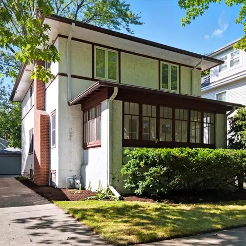 105 Dupee Pl, Wilmette, IL 60091