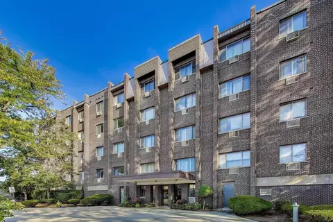 8444 W Wilson Ave #312, Chicago, IL 60656