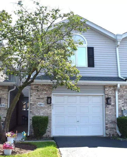8301 Highpoint Cir #C, Darien, IL 60561