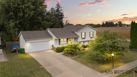 101 Forest Dr, Kirkland, IL 60146