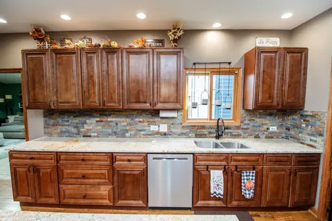 Kitchen - 27243 S 88th Ave, Monee, IL 60449 photo 5 of 8