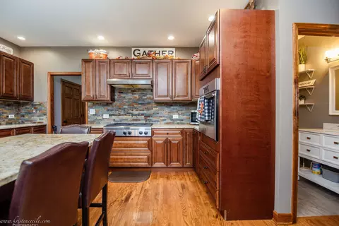 Kitchen - 27243 S 88th Ave, Monee, IL 60449 photo 4 of 8