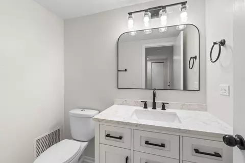 2254 Blacksmith Dr, Wheaton, IL 60189 photo 16