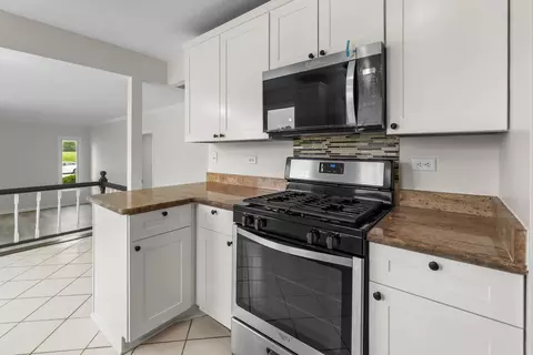 2254 Blacksmith Dr, Wheaton, IL 60189 photo 9