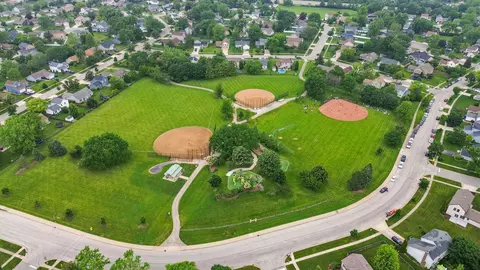 2254 Blacksmith Dr, Wheaton, IL 60189 photo 3